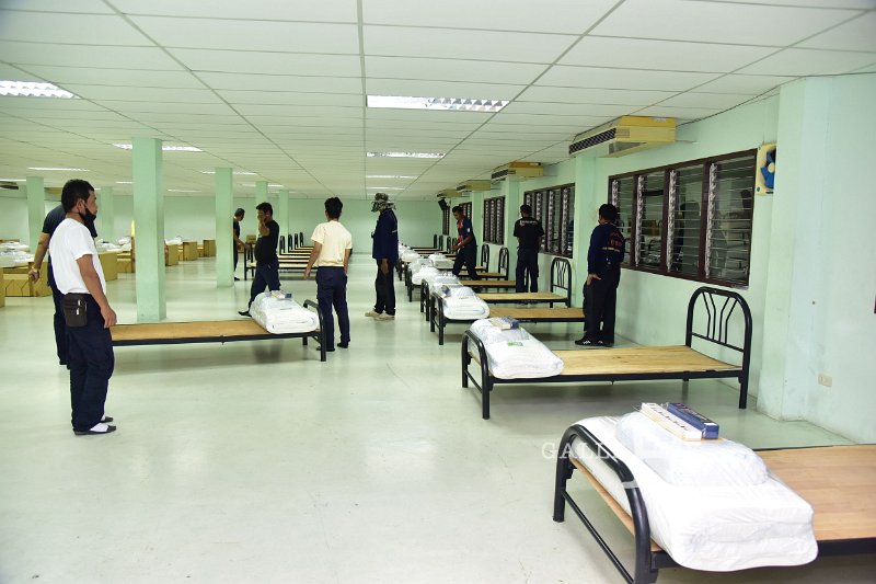 20210426-Governor inspects field hospitals-056.JPG